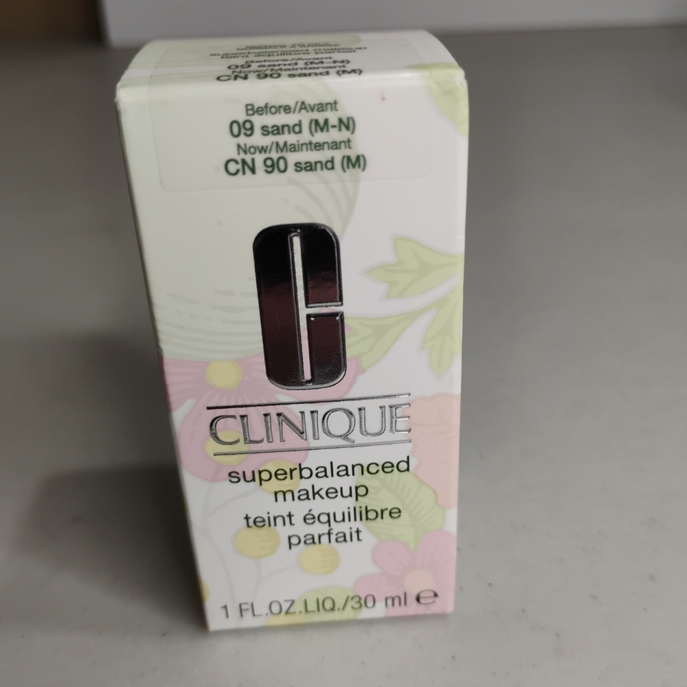 Clinique Superbalanced Makeup - Sand Shade